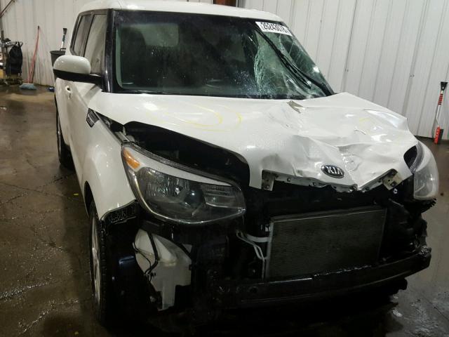 KNDJN2A28G7393118 - 2016 KIA SOUL WHITE photo 1