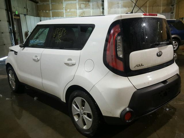 KNDJN2A28G7393118 - 2016 KIA SOUL WHITE photo 3