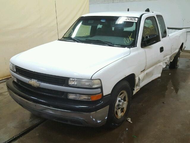 1GCEC19V21E213392 - 2001 CHEVROLET SILVERADO WHITE photo 2