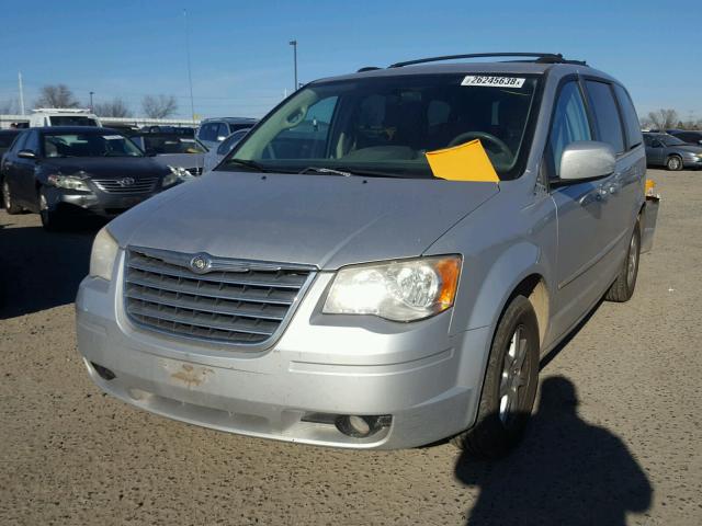 2A4RR5D11AR306834 - 2010 CHRYSLER TOWN & COU GRAY photo 2