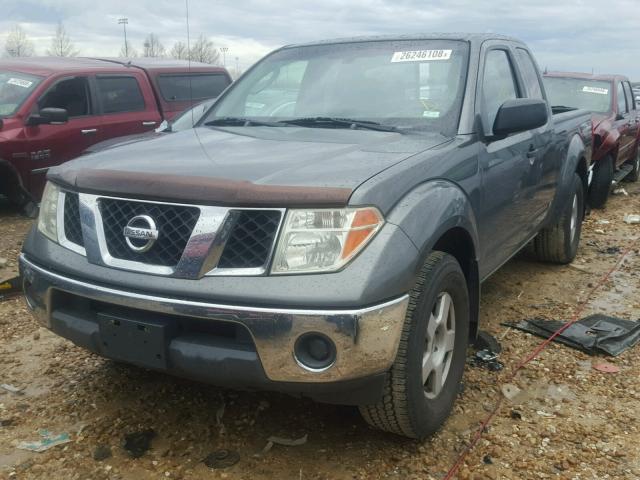 1N6AD06U95C438960 - 2005 NISSAN FRONTIER K GRAY photo 2