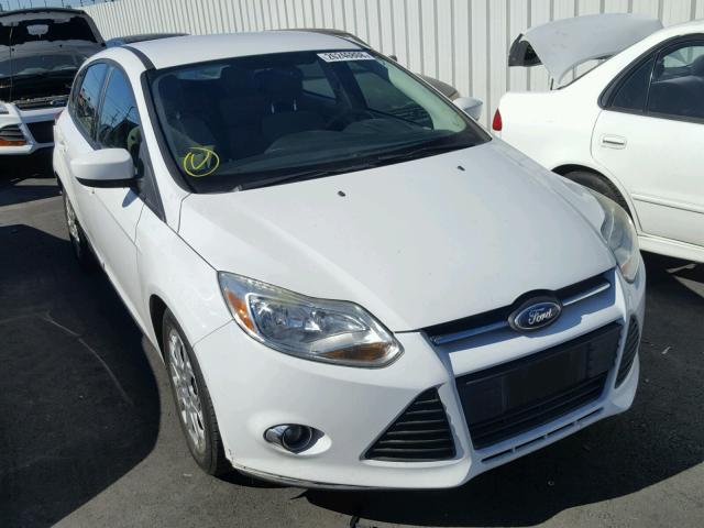 1FAHP3K22CL280155 - 2012 FORD FOCUS SE WHITE photo 1