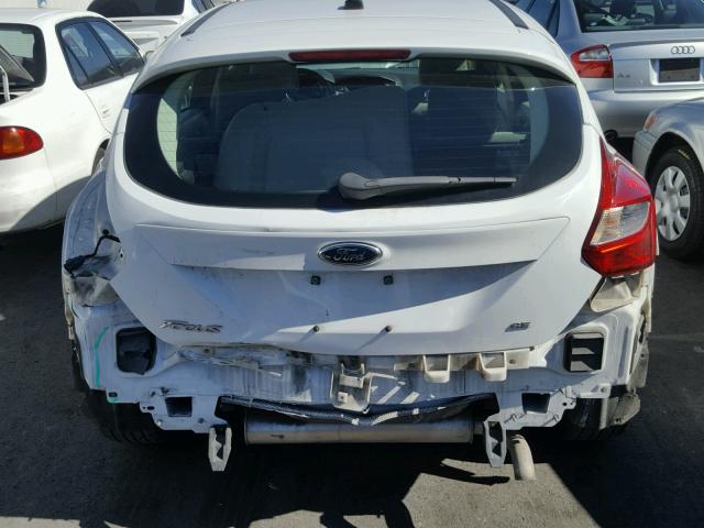 1FAHP3K22CL280155 - 2012 FORD FOCUS SE WHITE photo 9