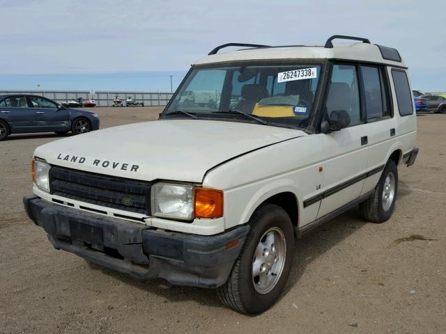 SALJY1245WA779930 - 1998 LAND ROVER DISCOVERY WHITE photo 2