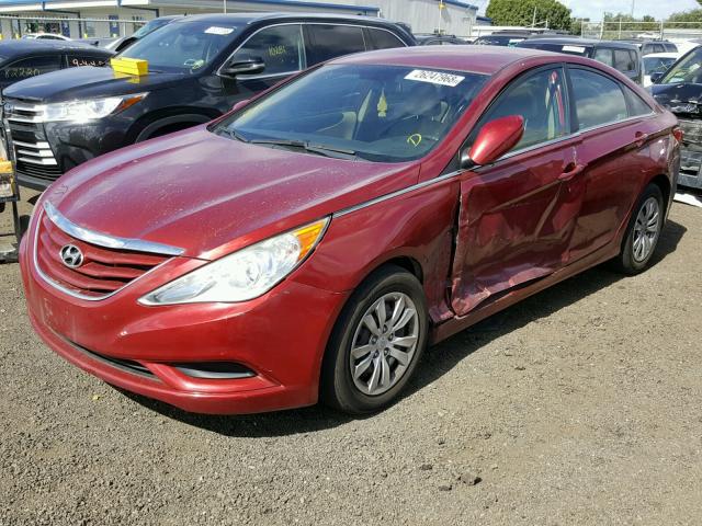 5NPEB4AC4BH296632 - 2011 HYUNDAI SONATA GLS RED photo 2