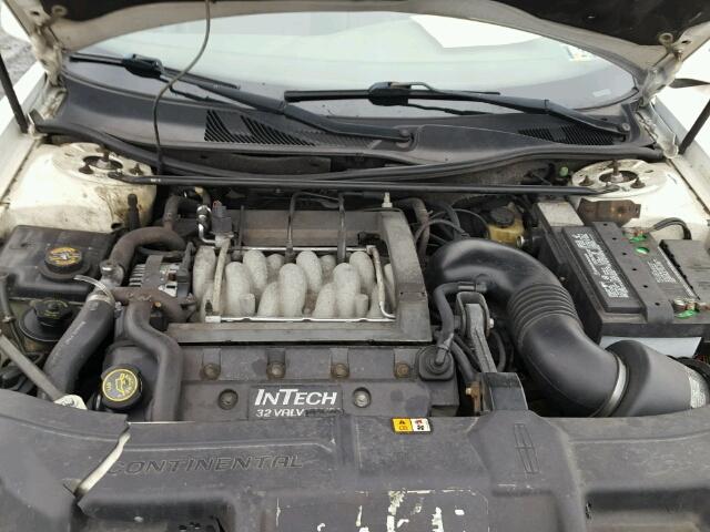 1LNFM97V7WY605997 - 1998 LINCOLN CONTINENTA WHITE photo 7