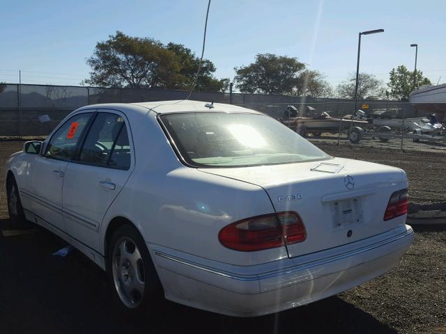 WDBJF70J72B485537 - 2002 MERCEDES-BENZ E 430 WHITE photo 3