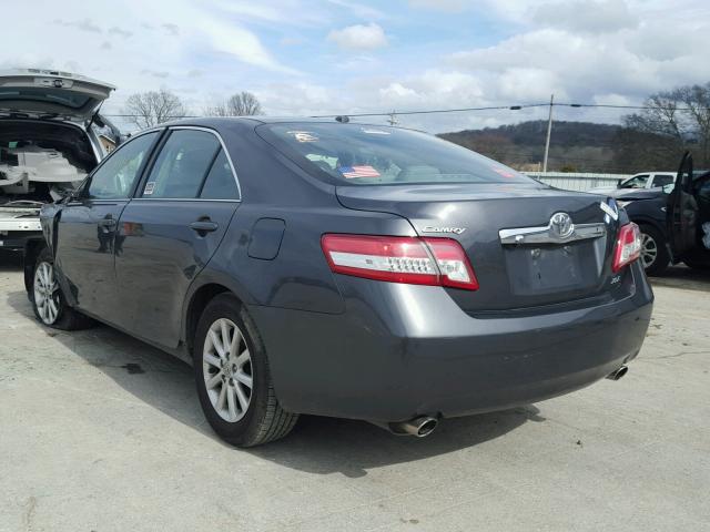 4T1BK3EK0BU119415 - 2011 TOYOTA CAMRY SE GRAY photo 3