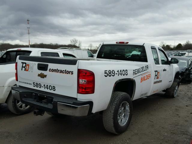 1GCHC29K28E150569 - 2008 CHEVROLET SILVERADO WHITE photo 4