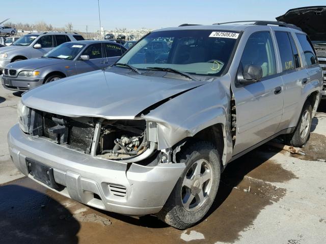 1GNDT13S962207907 - 2006 CHEVROLET TRAILBLAZE SILVER photo 2