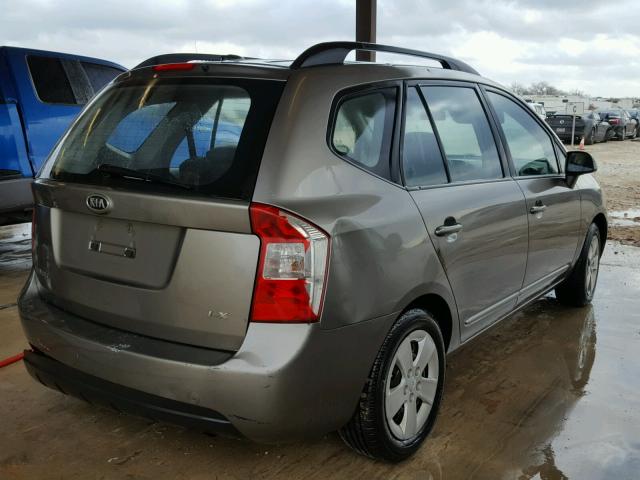 KNAFG529797262677 - 2009 KIA RONDO BASE GRAY photo 4