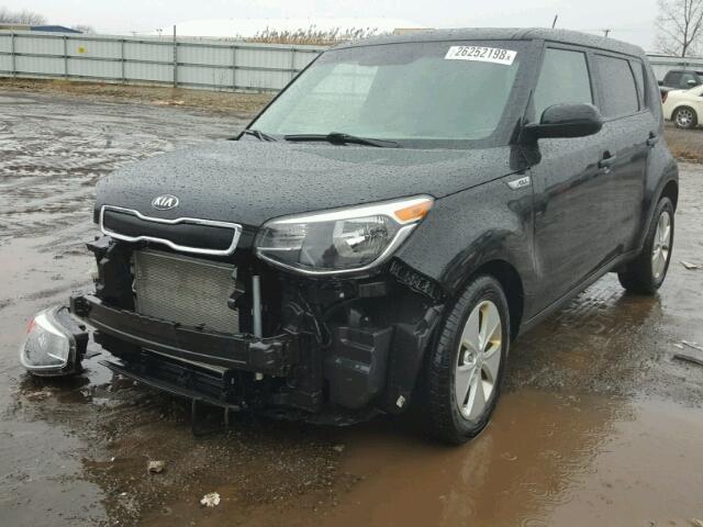 KNDJN2A22F7153951 - 2015 KIA SOUL BLACK photo 2