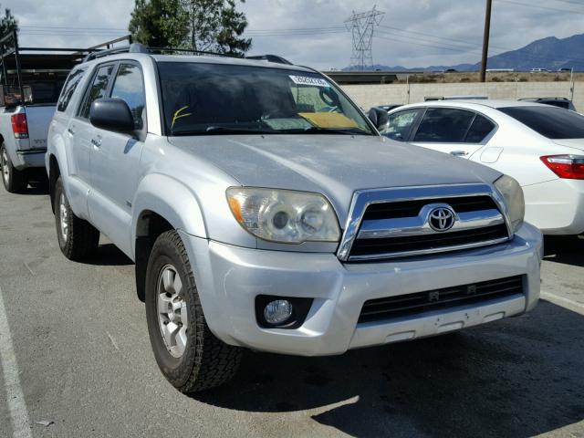 JTEZU14R568043099 - 2006 TOYOTA 4RUNNER SR SILVER photo 1