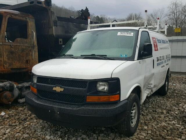 1GCWGFBA3E1105695 - 2014 CHEVROLET EXPRESS G2 WHITE photo 2