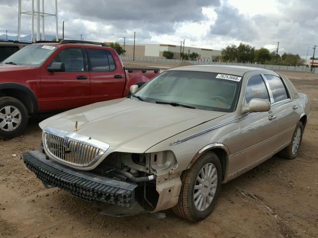 1LNHM81W15Y603939 - 2005 LINCOLN TOWN CAR S GOLD photo 2