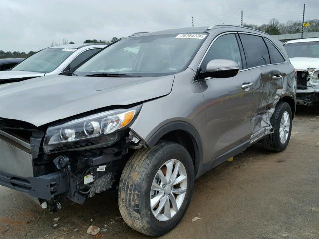 5XYPG4A55GG144949 - 2016 KIA SORENTO LX GRAY photo 9