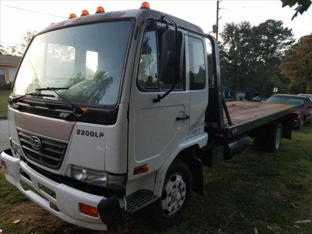 JNALC80H37AH60443 - 2007 NISSAN DIESEL UD2300 WHITE photo 2