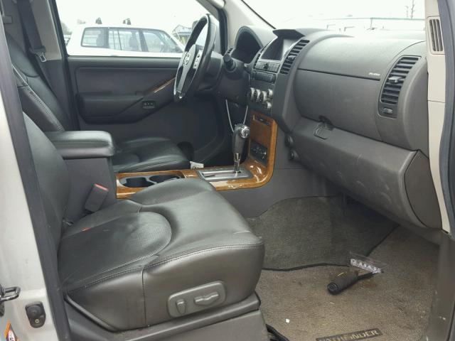 5N1AR18W75C707770 - 2005 NISSAN PATHFINDER SILVER photo 5