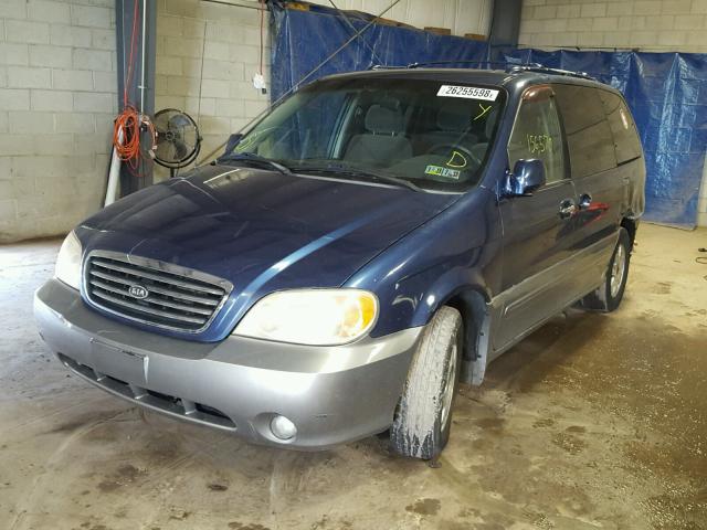 KNDUP131736436790 - 2003 KIA SEDONA EX BLUE photo 2