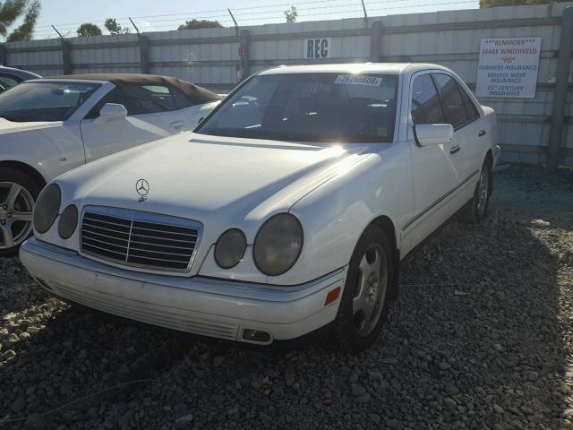 WDBJF25H7XA839093 - 1999 MERCEDES-BENZ E 300TD WHITE photo 2