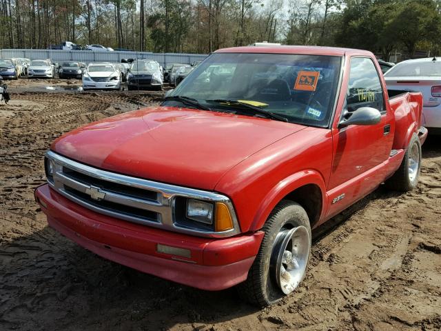 1GCCS14X5V8112161 - 1997 CHEVROLET S TRUCK S1 RED photo 2