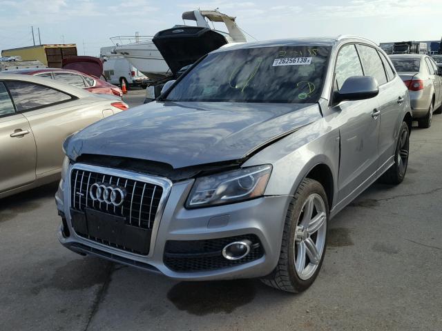 WA1MKAFP1AA014386 - 2010 AUDI Q5 PREMIUM SILVER photo 2