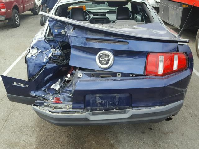 1ZVBP8AN5A5129642 - 2010 FORD MUSTANG BLUE photo 9