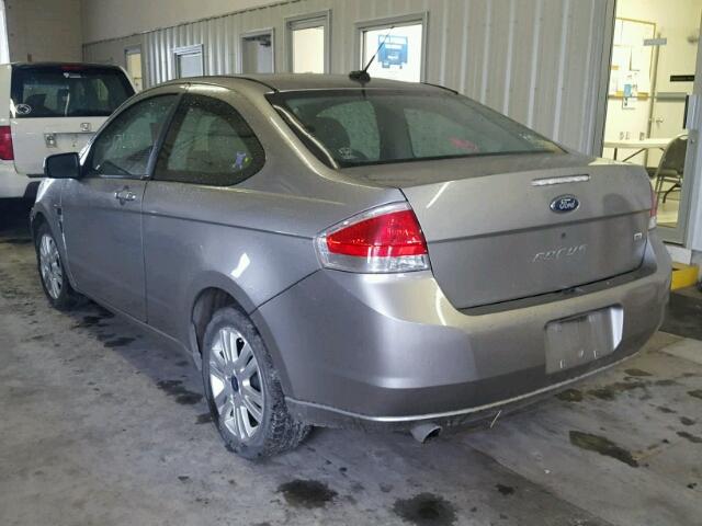 1FAHP33N38W173856 - 2008 FORD FOCUS SE GRAY photo 3