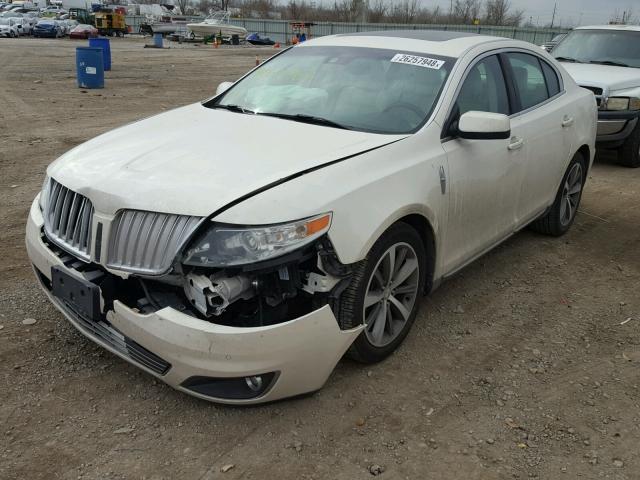 1LNHM94R99G607969 - 2009 LINCOLN MKS WHITE photo 2