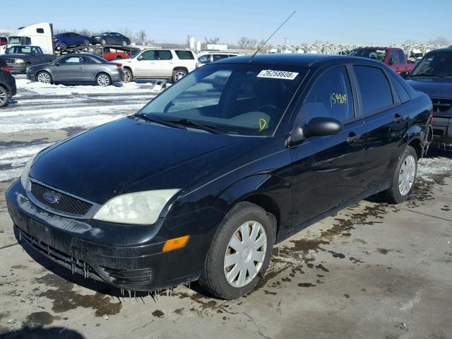 1FAFP34NX5W132447 - 2005 FORD FOCUS ZX4 BLACK photo 2