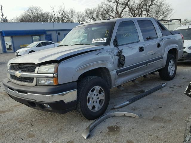 3GNEK12Z65G226717 - 2005 CHEVROLET AVALANCHE SILVER photo 2