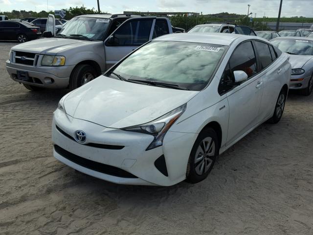 JTDKARFU4G3006655 - 2016 TOYOTA PRIUS WHITE photo 2