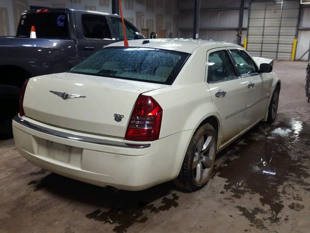 2C3JA63H75H560806 - 2005 CHRYSLER 300C CREAM photo 4