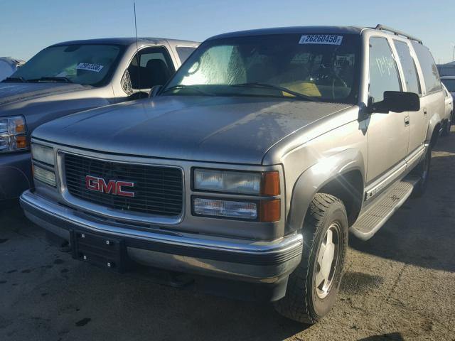 1GKFK16R7XJ748964 - 1999 GMC SUBURBAN K BEIGE photo 2