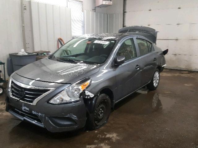 3N1CN7AP8GL894980 - 2016 NISSAN VERSA S GRAY photo 2