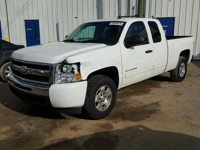 1GCSCSE04AZ233364 - 2010 CHEVROLET SILVERADO WHITE photo 2