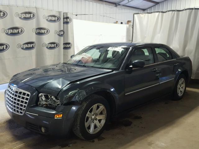 2C3KA53G27H892113 - 2007 CHRYSLER 300 TOURIN GRAY photo 2