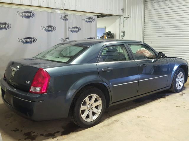 2C3KA53G27H892113 - 2007 CHRYSLER 300 TOURIN GRAY photo 4