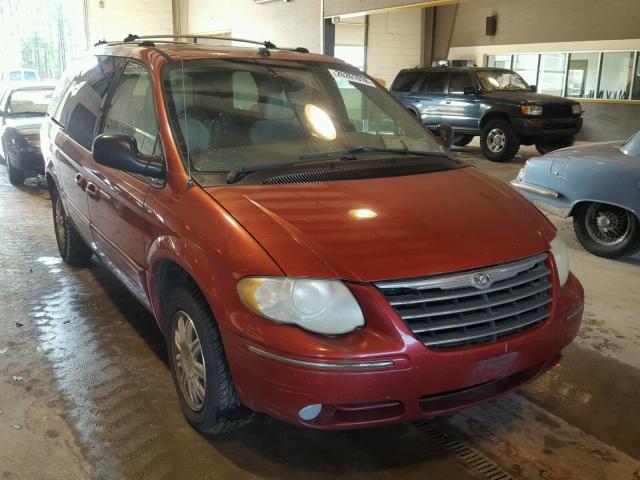 2C4GP64L05R334026 - 2005 CHRYSLER TOWN & COU RED photo 1