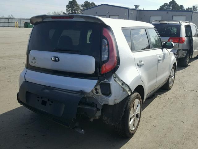 KNDJN2A28E7740508 - 2014 KIA SOUL SILVER photo 4