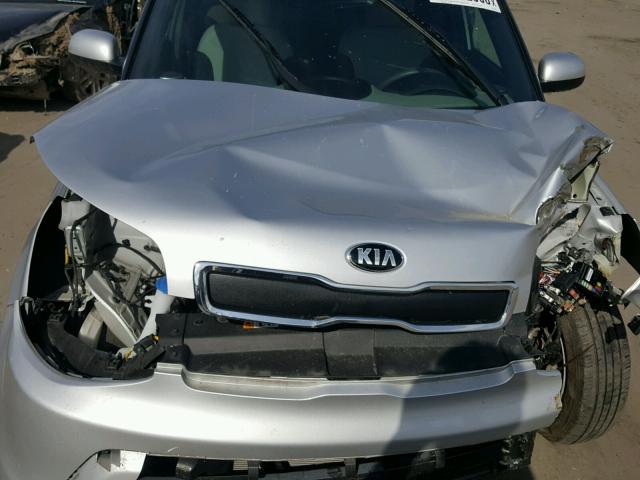 KNDJN2A28E7740508 - 2014 KIA SOUL SILVER photo 7