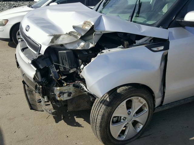 KNDJN2A28E7740508 - 2014 KIA SOUL SILVER photo 9