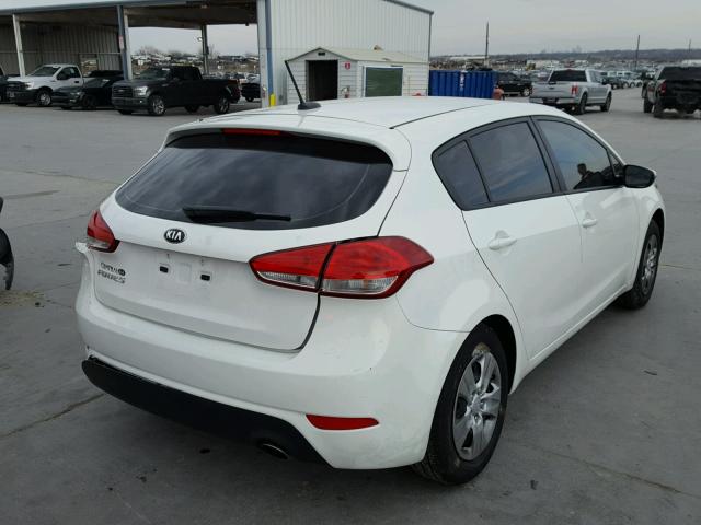 KNAFK5A84H5721374 - 2017 KIA FORTE LX WHITE photo 4