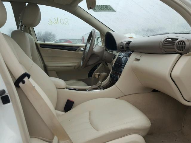 WDBRF92H57F934545 - 2007 MERCEDES-BENZ C 280 4MAT WHITE photo 5