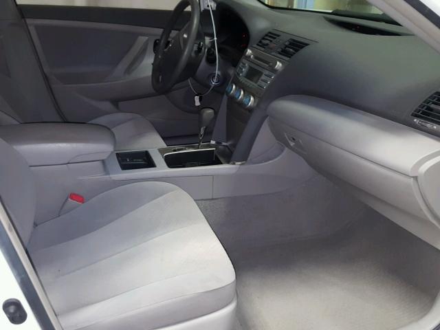4T1BE46KX9U892091 - 2009 TOYOTA CAMRY BASE WHITE photo 5