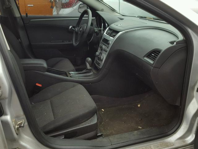 1G1ZC5EB8AF296219 - 2010 CHEVROLET MALIBU 1LT 银色 照片 5