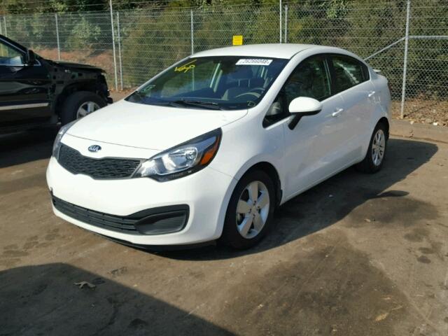 KNADM4A30E6326811 - 2014 KIA RIO LX WHITE photo 2