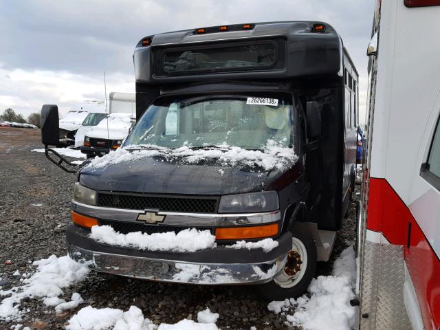 1GBJG316091138069 - 2009 CHEVROLET EXPRESS G3 BLACK photo 2