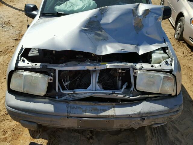 2CNBJ13C726933496 - 2002 CHEVROLET TRACKER SILVER photo 7