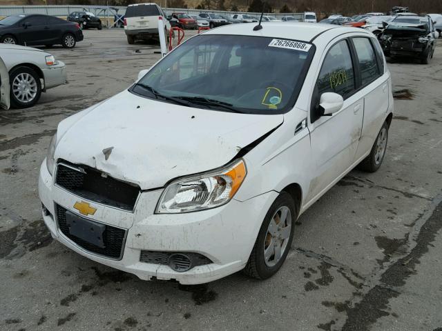 KL1TD6DE0AB096851 - 2010 CHEVROLET AVEO LS WHITE photo 2